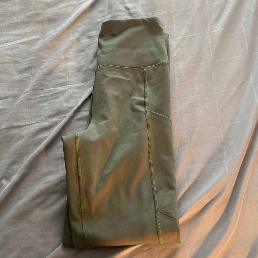 green american eagle leggings !!